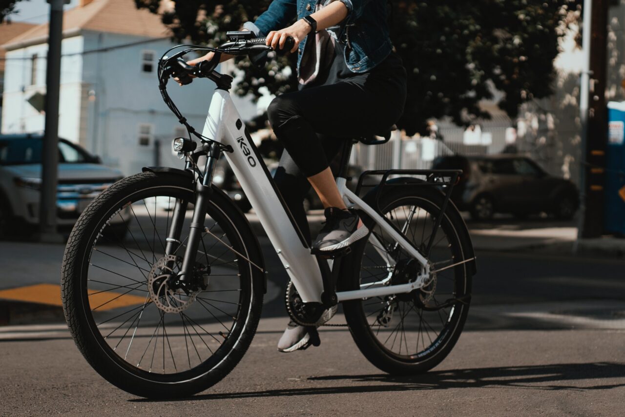 Cykelställ för smidigare cykelparkering med tvåvånings cykelställ